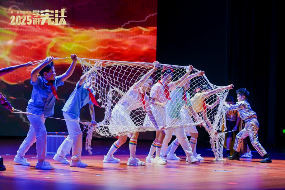 null 作品《“网事知多少”——法治护航成长路》